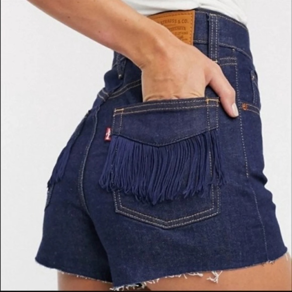NWOT Levi's Ribcage Fringe Cutoff Shorts SIZE 25
